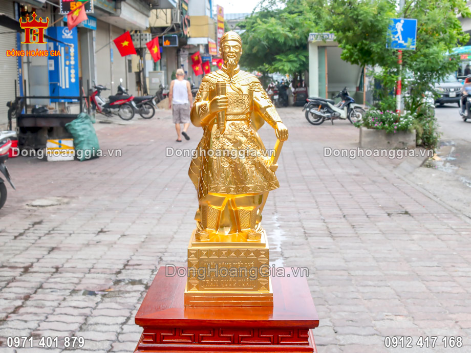 Pho tượng Trần Hưng Đạo bằng đồng mạ vàng 24K cao 70cm